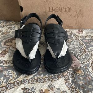 Born Karis Black Sandals Size 6- NEW